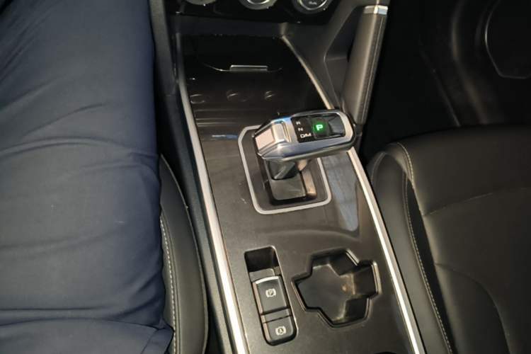 Used Haval H6 2021 Sport Edition 1.5T Automatic Elite Smart Connectivity Model with Hexagonal Grille Gear Lever