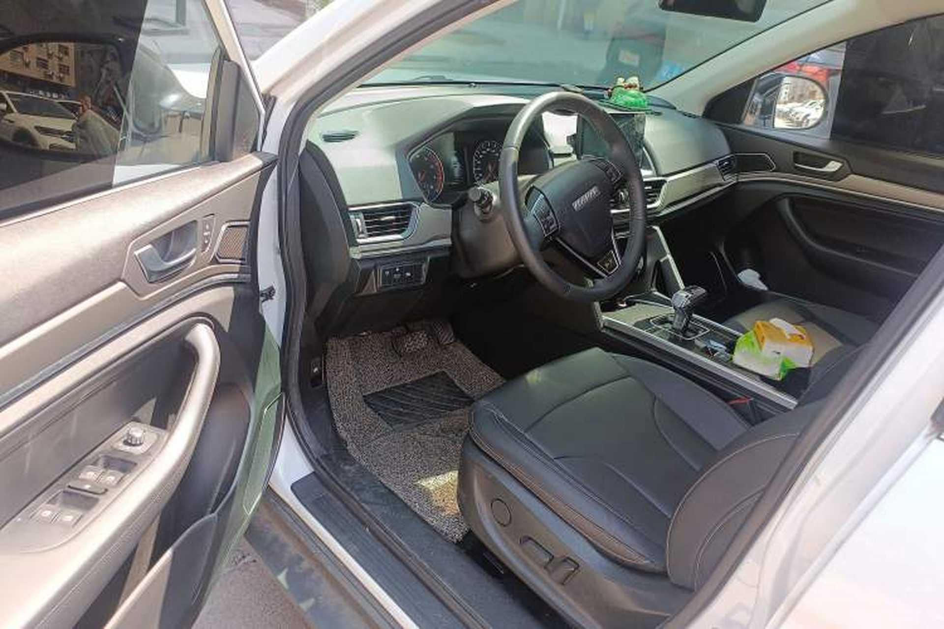 Used Haval H6 2021 Sport Edition 1.5T Automatic Elite Smart Connectivity Model with Hexagonal Grille Interior 3