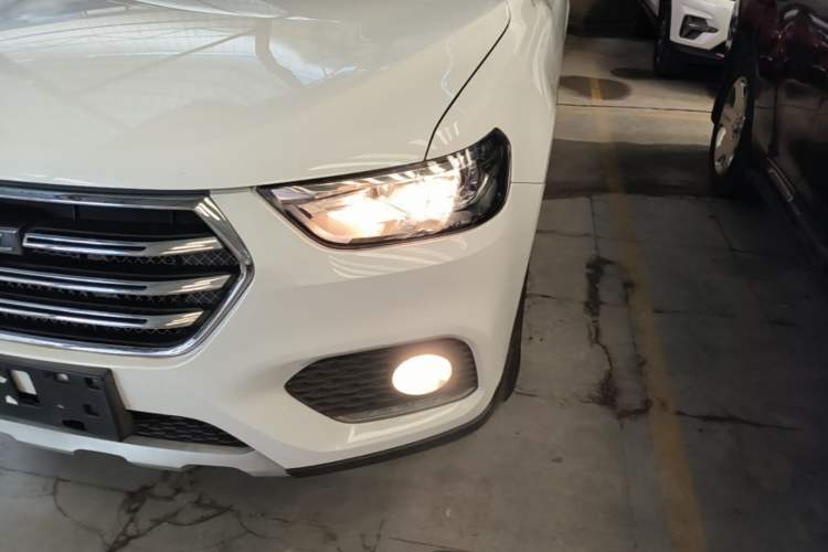 Used Haval H6 2021 Sport Edition 1.5T Automatic Elite Smart Connectivity Model with Hexagonal Grille Left Front Headlight