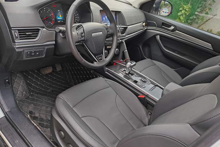 Used Haval H6 2021 Sport Edition 1.5T Automatic Elite Smart Connectivity Model with Hexagonal Grille Left Front Seat