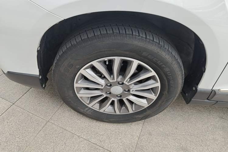 Used Haval H6 2021 Sport Edition 1.5T Manual Elite Smart Connectivity Model with Hexagonal Grille Left Front Wheel Hub