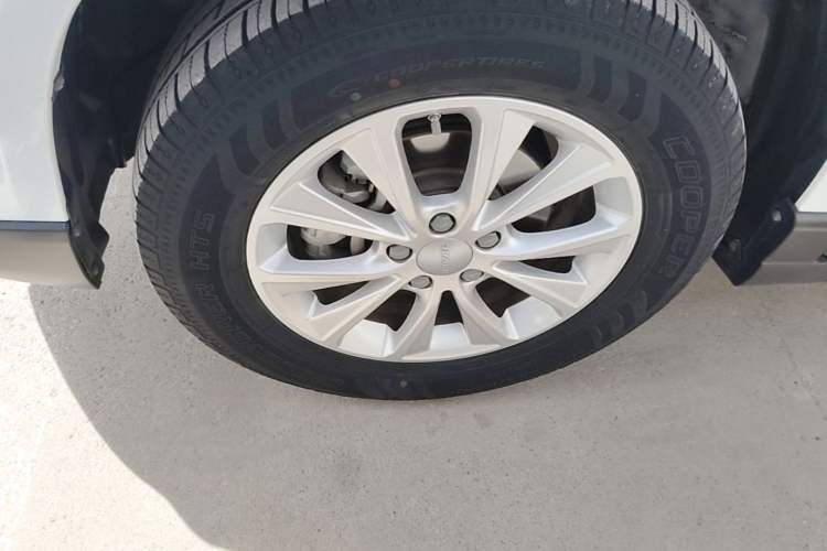 Used Haval H6 2021 Sport Edition 1.5T Automatic Elite Smart Connectivity Model with Hexagonal Grille Left Front Wheel Hub