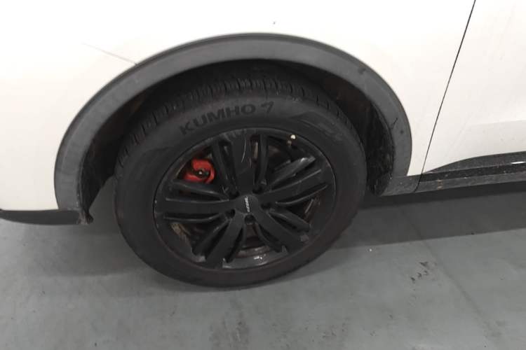Used Haval H6 2021 2.0 GDIT Automatic GT Luxury Edition Left Front Wheel Hub