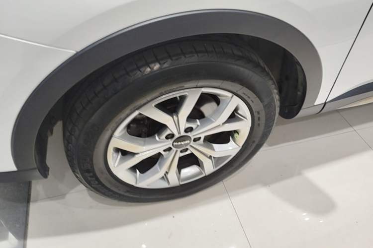 Used Haval H6 2021 National Trend Edition 1.5T Automatic Champion Version Left Front Wheel Hub