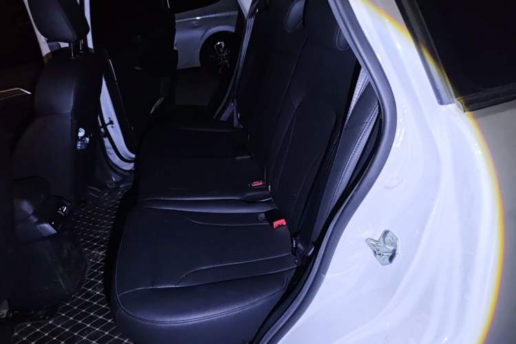 Used Haval H6 2021 Sport Edition 1.5T Automatic Elite Smart Connectivity Model with Hexagonal Grille Left Rear Seat
