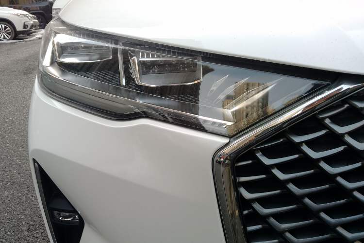 Used Haval H6 2021 3rd Generation 1.5T Automatic Two-Wheel Drive Pro Right Front Headlight