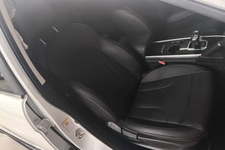 Used Haval H6 2021 Sport Edition 1.5T Automatic Elite Smart Connectivity Model U-Shape Grille Right Front Seat