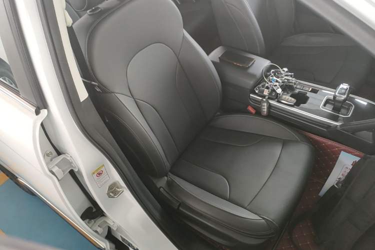 Used Haval H6 2021 Sport Edition 1.5T Automatic Elite Smart Connectivity Model U-Shape Grille Right Front Seat