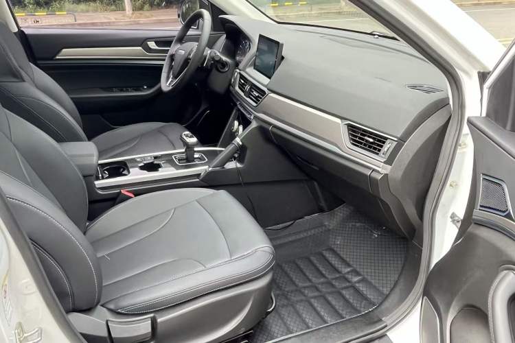 Used Haval H6 2021 Sport Edition 1.5T Automatic Elite Smart Connectivity Model U-Shape Grille Right Front Seat
