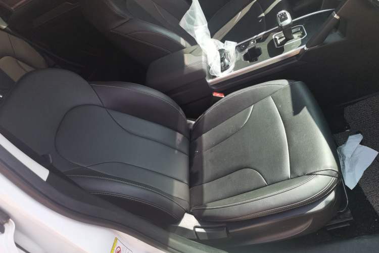 Used Haval H6 2021 Sport Edition 1.5T Automatic Elite Smart Connectivity Model with Hexagonal Grille Right Front Seat