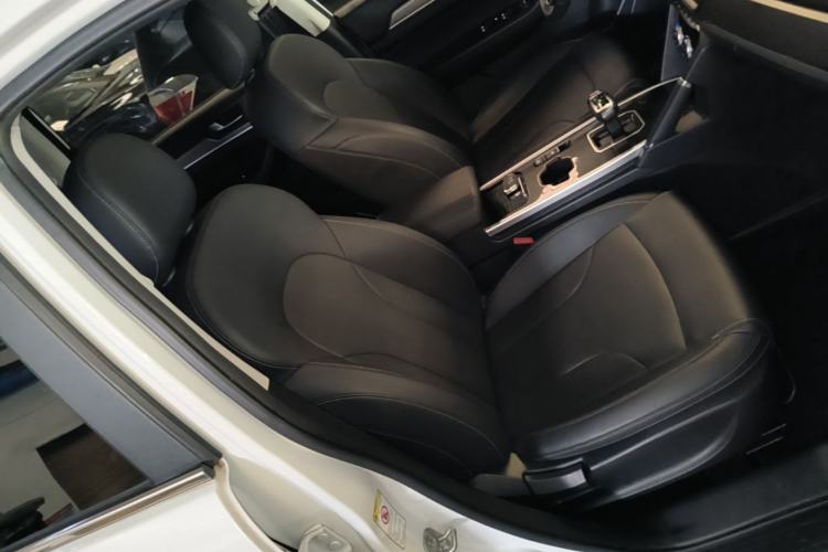 Used Haval H6 2021 Sport Edition 1.5T Automatic Elite Smart Connectivity Model with Hexagonal Grille Right Front Seat