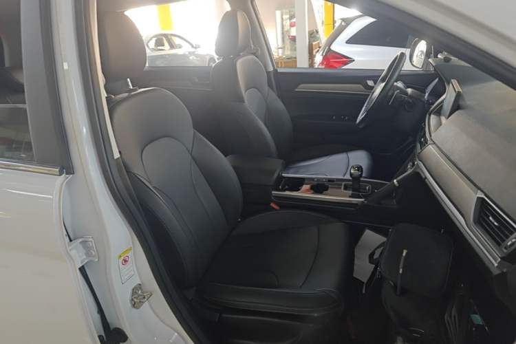 Used Haval H6 2021 Sport Edition 1.5T Automatic Elite Smart Connectivity Model U-Shape Grille Right Front Seat