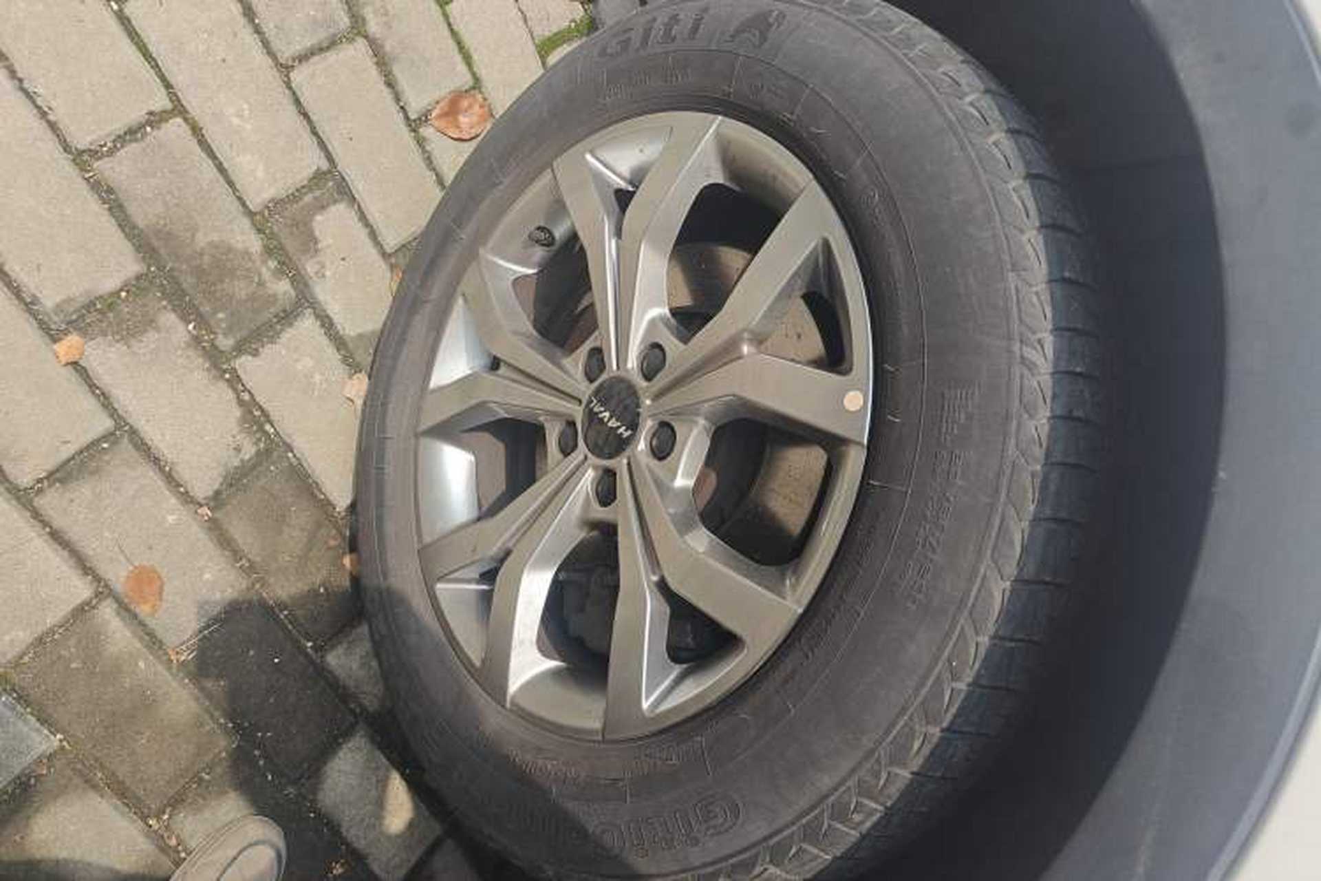 Used Haval H6 2021 National Trend Edition 1.5T Automatic Champion Version Right Front Wheel Hub