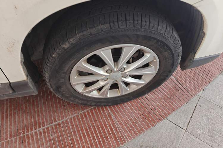 Used Haval H6 2021 Sport Edition 1.5T Automatic Elite Smart Connectivity Model with Hexagonal Grille Right Front Wheel Hub