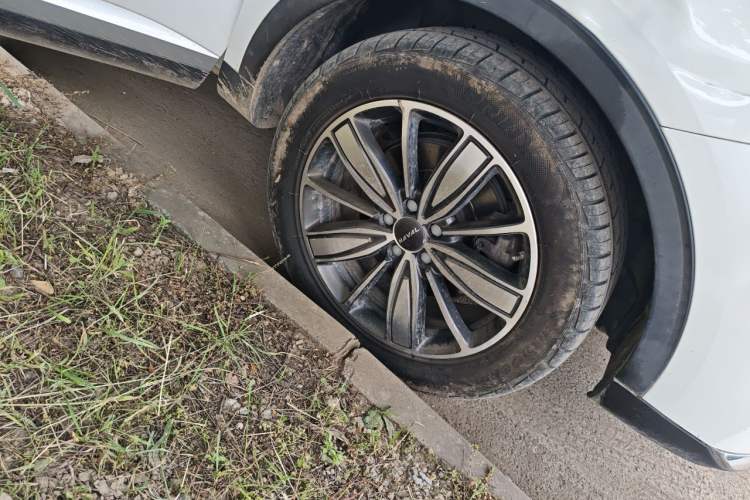Used Haval H6 2021 1.5 GDIT Automatic Champion Edition Right Front Wheel Hub