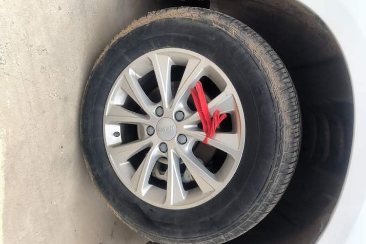 Used Haval H6 2021 Sport Edition 1.5T Automatic Elite Smart Connectivity Model with Hexagonal Grille Right Front Wheel Hub
