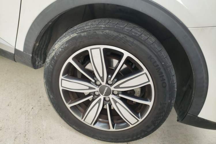 Used Haval H6 2021 2.0 GDIT Automatic Champion Edition Right Front Wheel Hub
