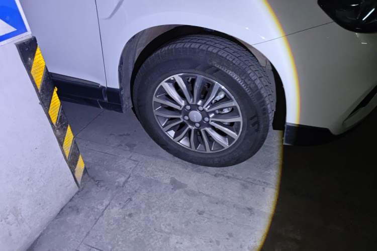 Used Haval H6 2021 Sport Edition 1.5T Automatic Elite Smart Connectivity Model with Hexagonal Grille Right Front Wheel Hub