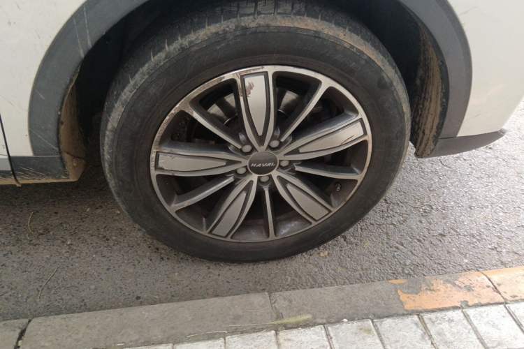 Used Haval H6 2021 1.5 GDIT Automatic Champion Edition Right Front Wheel Hub