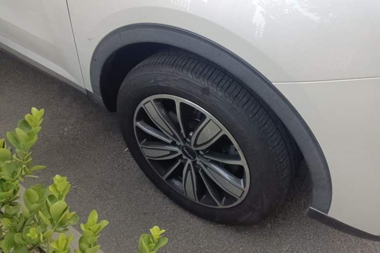 Used Haval H6 2021 1.5 GDIT Automatic Champion Edition Right Front Wheel Hub