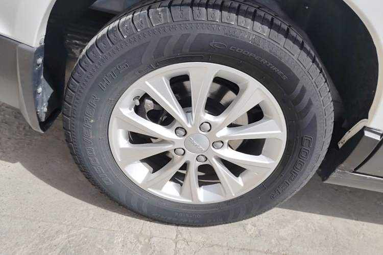 Used Haval H6 2021 Sport Edition 1.5T Automatic Elite Smart Connectivity Model with Hexagonal Grille Right Rear Wheel Hub