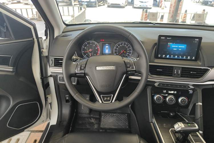Used Haval H6 2021 Sport Edition 1.5T Automatic Elite Smart Connectivity Model U-Shape Grille Steering Wheel