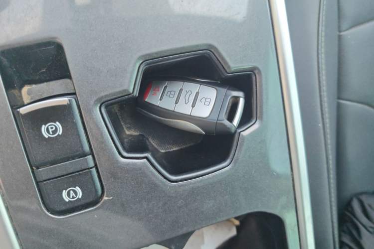 Used Haval H6 2021 Sport Edition 1.5T Automatic Elite Smart Connectivity Model with Hexagonal Grille Vehicle Key