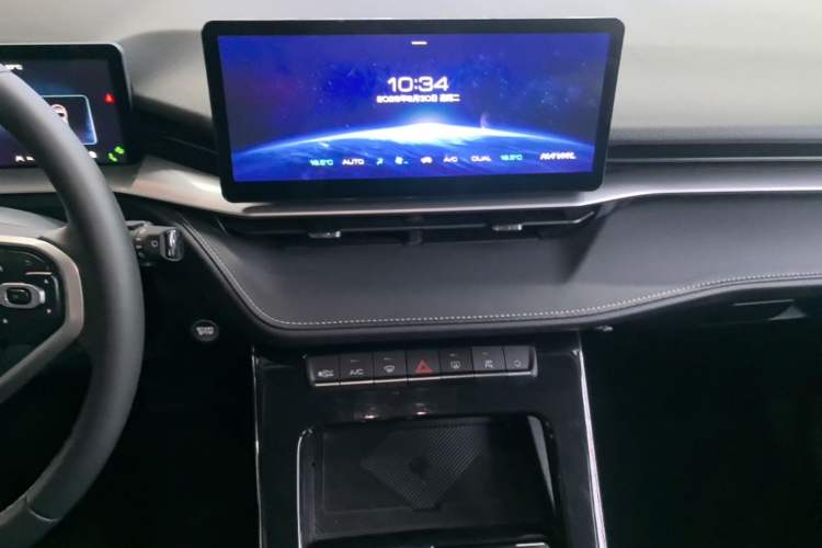 Used Haval H6 2022 3rd Generation 1.5T Automatic Two-Wheel Drive Max Audio And AC Panel