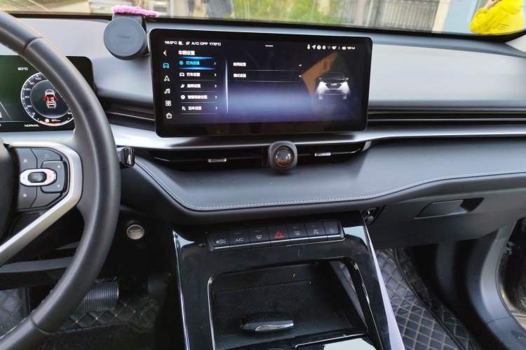 Used Haval H6 2022 3rd Generation 1.5T Automatic Two-Wheel Drive Max Audio And AC Panel