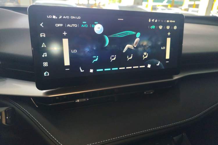 Used Haval H6 2022 3rd Generation 1.5T Automatic Two-Wheel Drive Max Audio And AC Panel