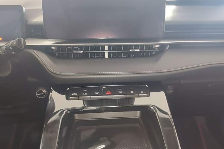 Used Haval H6 2022 3rd Generation 1.5T Automatic Two-Wheel Drive Max Audio And AC Panel