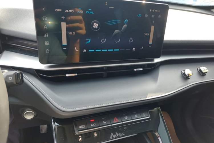 Used Haval H6 2022 3rd Generation 1.5T Automatic Two-Wheel Drive Max Audio And AC Panel
