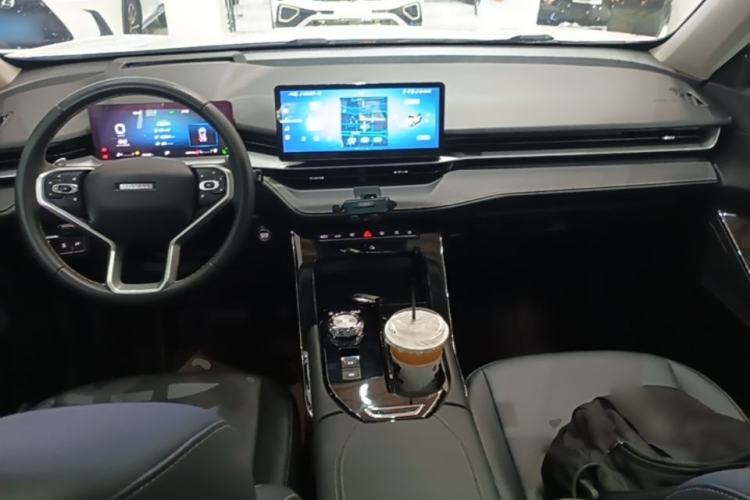 Used Haval H6 2022 3rd Generation 1.5T Automatic Two-Wheel Drive Max Center Console