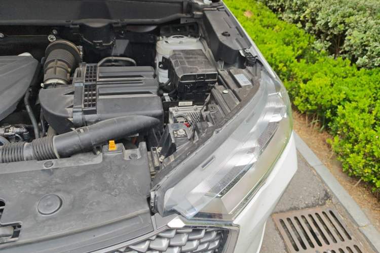 Used Haval H6 2022 Third Generation 1.5T DHT Engine Bay Left