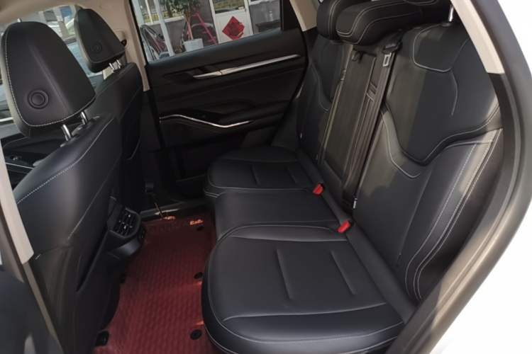 Used Haval H6 2022 3rd Generation 1.5T Automatic Two-Wheel Drive Max Left Rear Seat