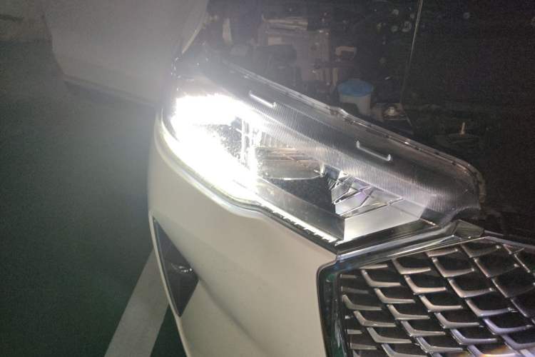 Used Haval H6 2022 3rd Generation 1.5T Automatic Two-Wheel Drive Max Right Front Headlight