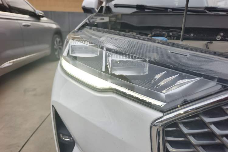 Used Haval H6 2022 3rd Generation 1.5T Automatic Two-Wheel Drive Max Right Front Headlight