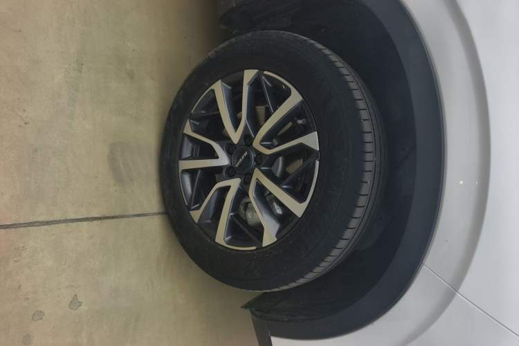 Used Haval H6 2022 3rd Generation 1.5T Automatic Two-Wheel Drive Max Right Front Wheel Hub