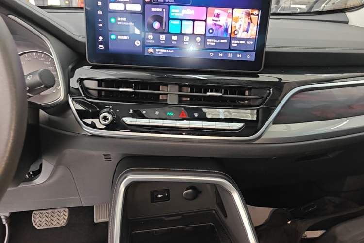 Used Haval H6 2023 National Trend Edition 1.5T Automatic Urban Version Audio And AC Panel