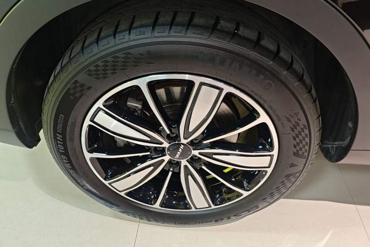 Used Haval H6 2023 National Trend Edition 1.5T Automatic Champion Version Left Front Wheel Hub