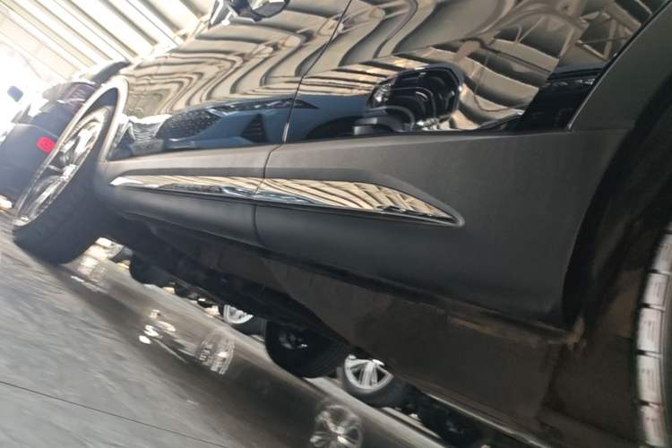 Used Haval H6 2023 National Trend Edition 1.5T Automatic Champion Version Left Side Sill