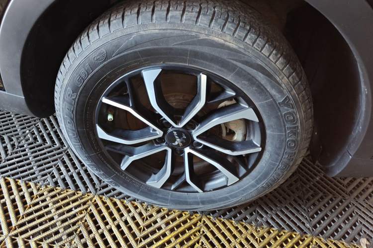 Used Haval H6 2023 National Trend Edition 1.5T Automatic Urban Version Right Front Wheel Hub