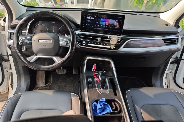 Used Haval H6 2023 National Trend Edition 1.5T Automatic Urban Version Center Console