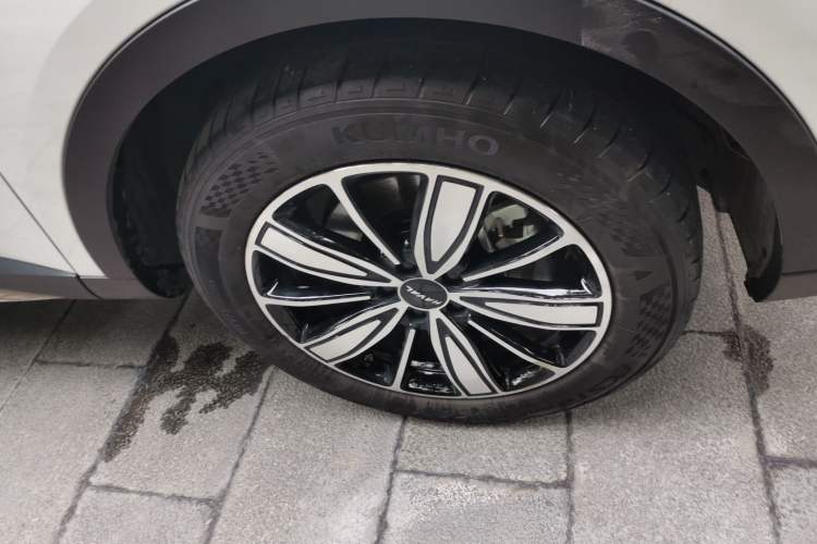 Used Haval H6 2023 National Trend Edition 1.5T Automatic Champion Version Right Front Wheel Hub