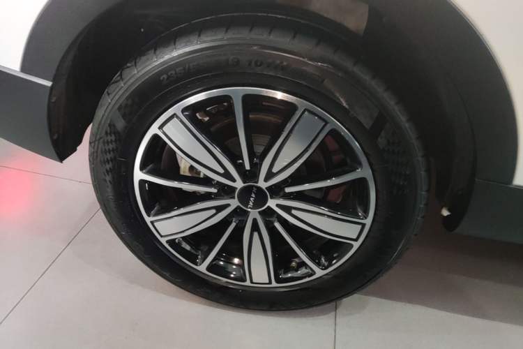 Used Haval H6 2023 National Trend Edition 1.5T Automatic Champion Version Right Rear Wheel Hub