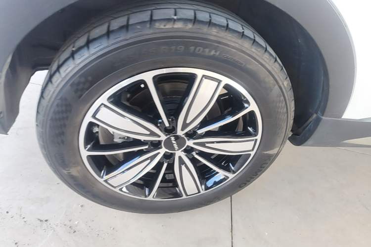 Used Haval H6 2023 National Trend Edition 1.5T Automatic Champion Version Right Rear Wheel Hub