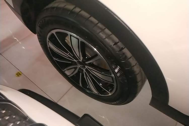 Used Haval H6 2023 National Trend Edition 1.5T Automatic Champion Version Right Rear Wheel Hub