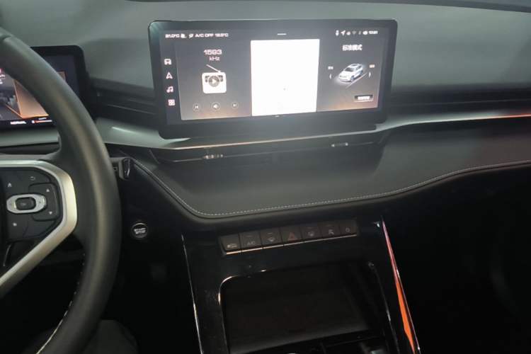 Used Haval H6 2024 1.5T Two-Wheel-Drive Classic Edition Audio And AC Panel