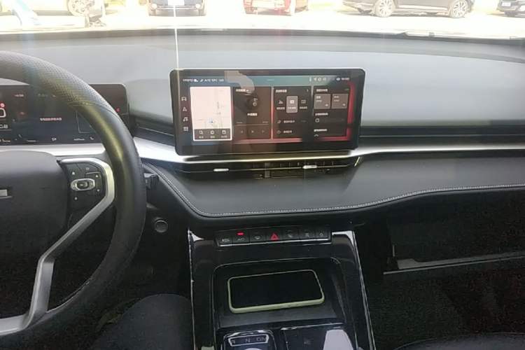 Used Haval H6 2024 1.5T Two-Wheel-Drive Classic Edition Center Console