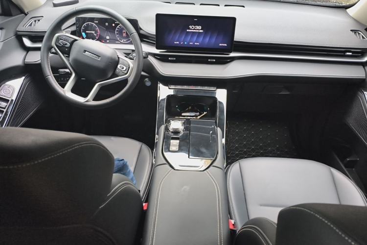 Used Haval H6 2024 1.5T Two-Wheel-Drive Classic Edition Center Console